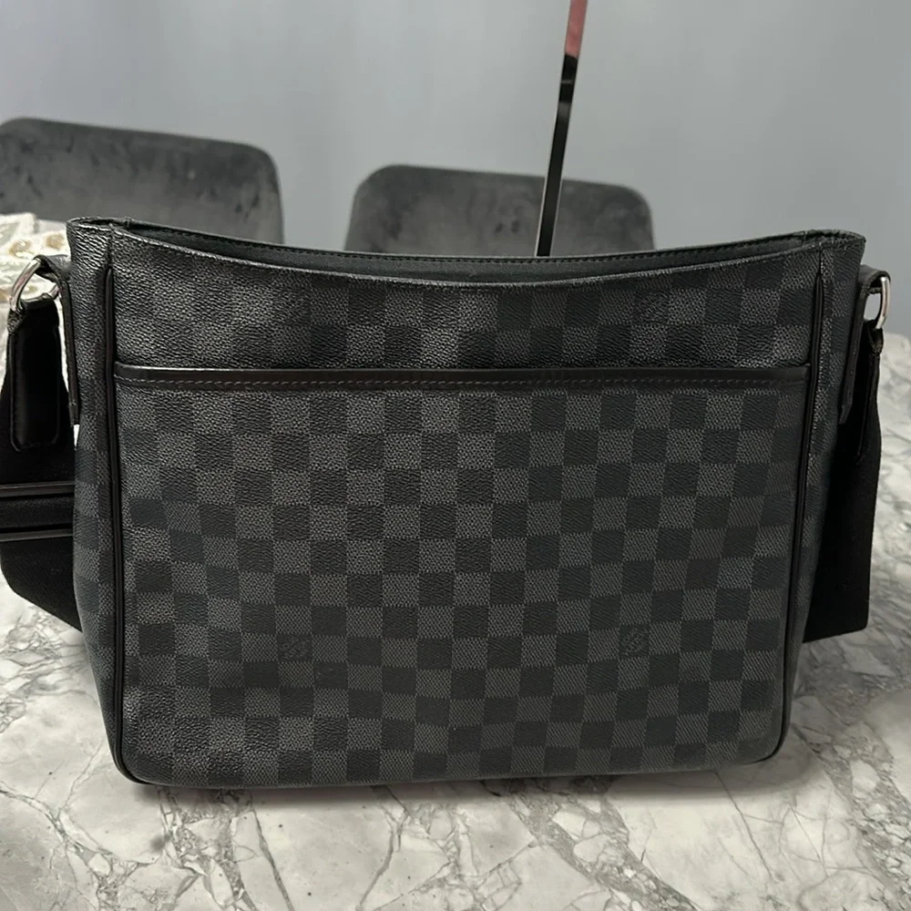 Authentic Louis Vuitton Damier Graphite Shoulder Bag MM Messenger bag